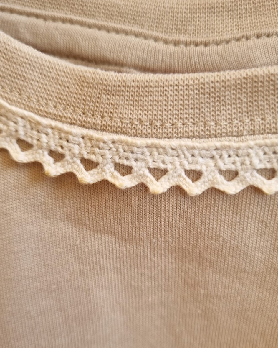 Polera Básica Bolillo Curva Canela
