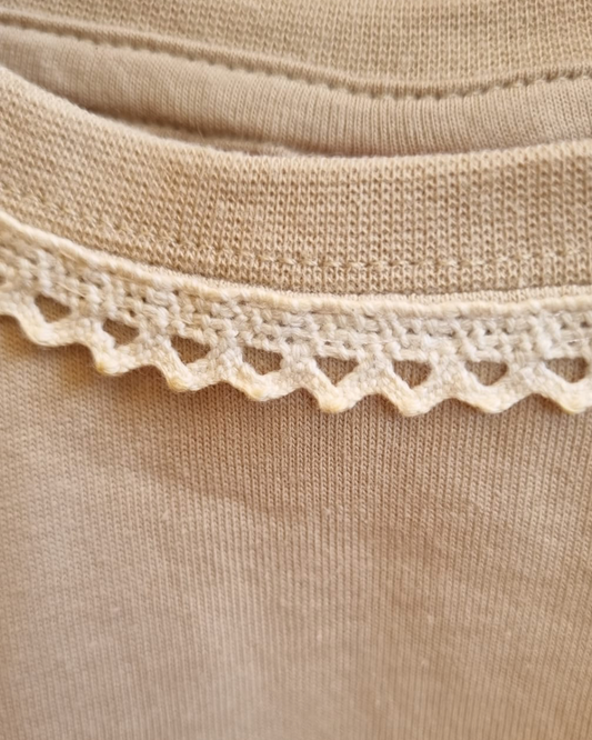 Polera Básica Bolillo Curva Canela