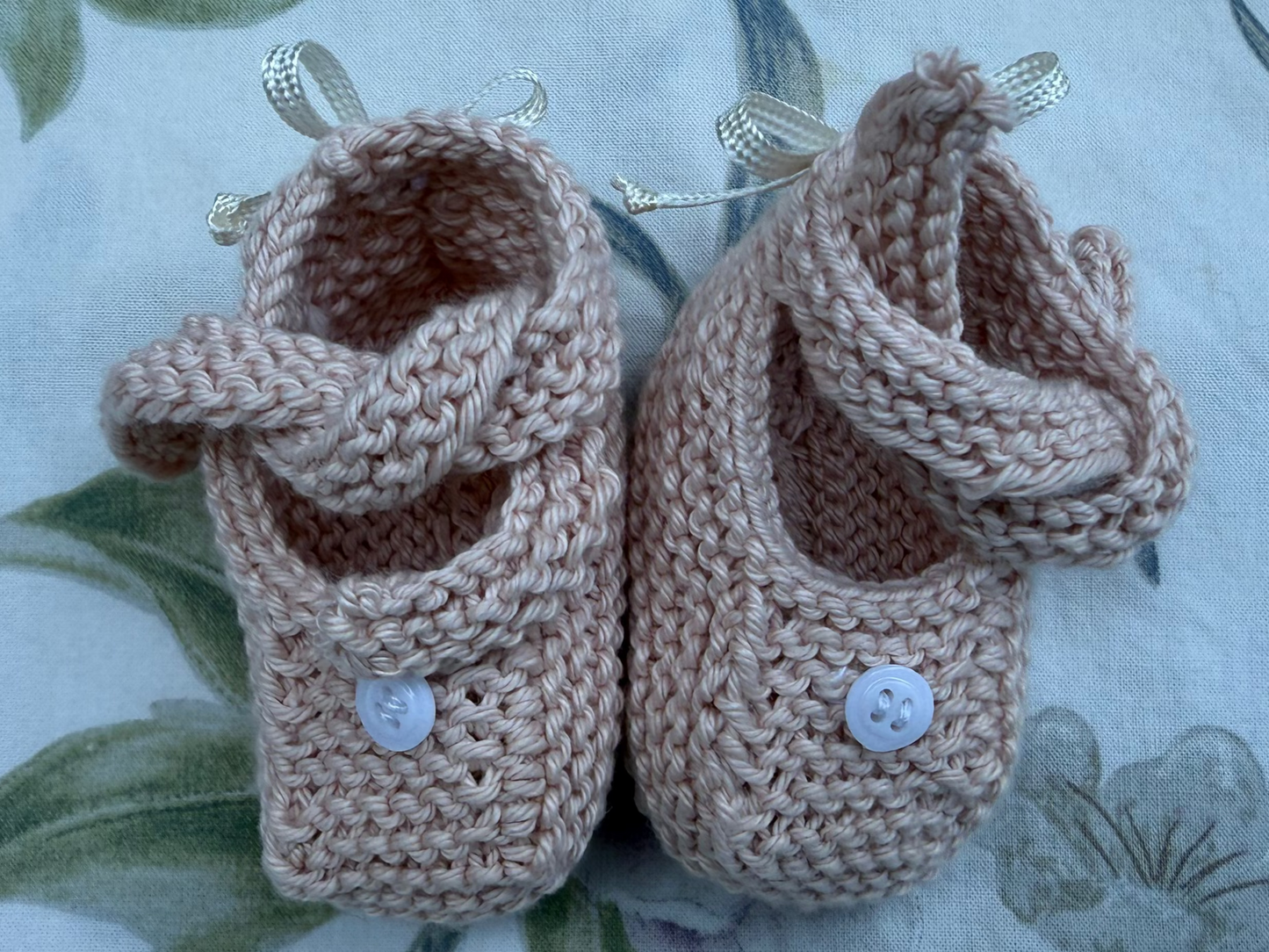 Patuco rosa botón y cinta