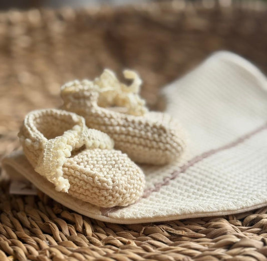 Babero María blanco cinta lila