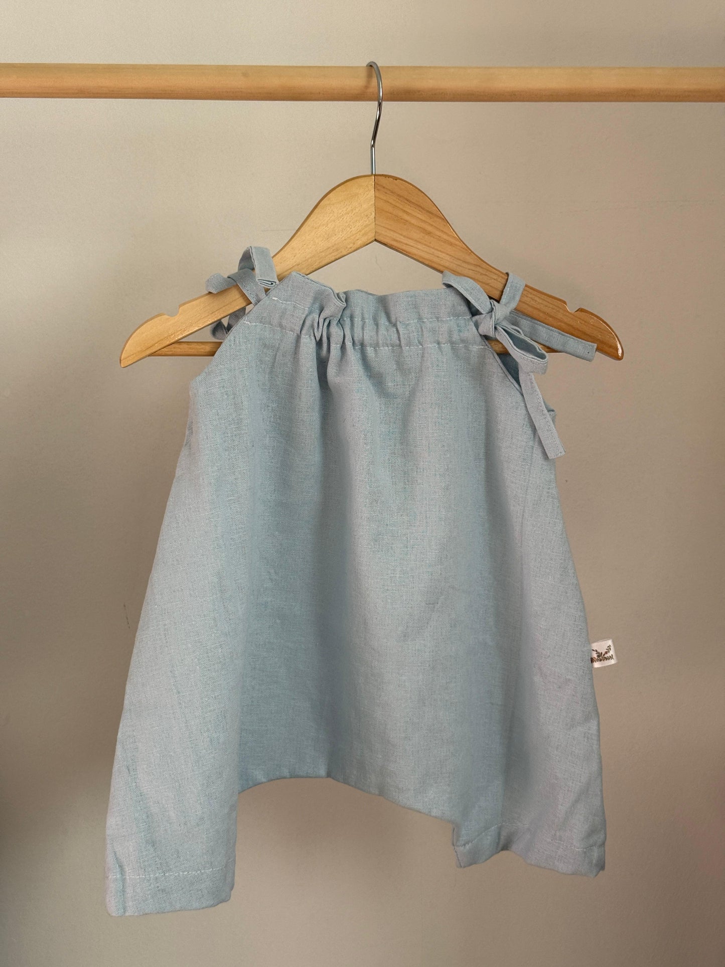 Jardinera tirantes celeste