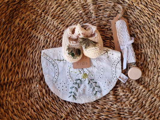 Conjunto Patuco/ Babero/ Porta chupetes