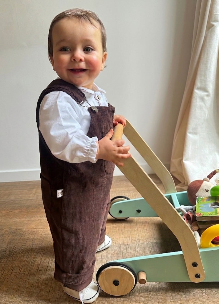 Jardinera cotelé café oscuro,  tallas desde los 6 a 24 meses| Kora Kids