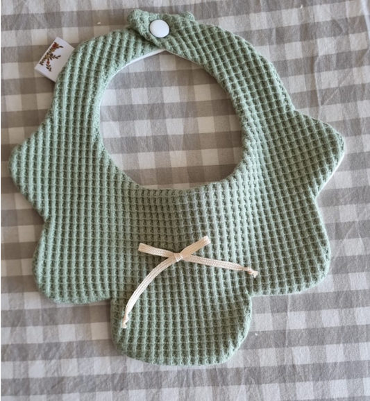 Babero Emilia Verde Cinta Beige Satín