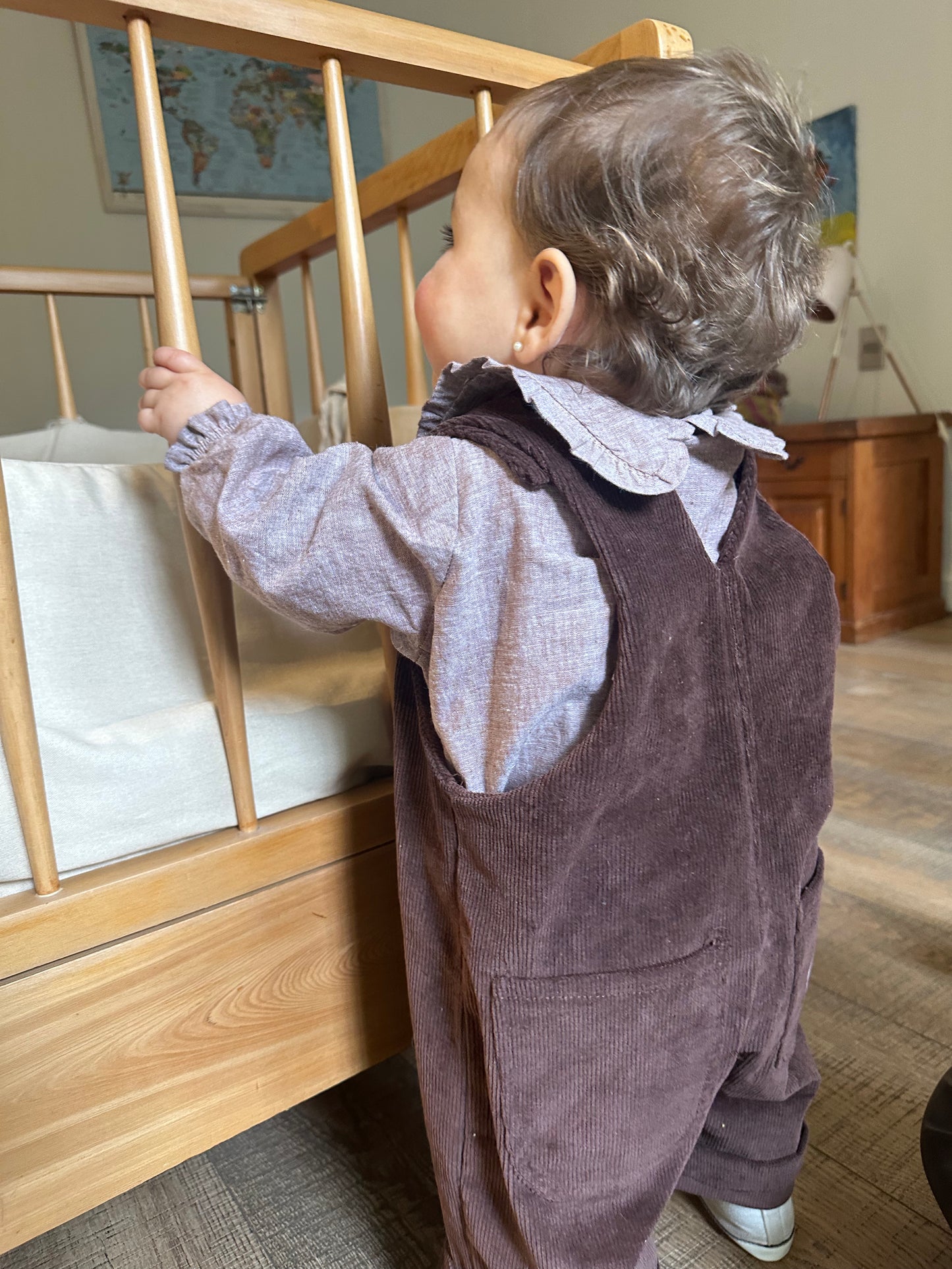 Jardinera cotelé café oscuro,  tallas desde los 6 a 24 meses| Kora Kids