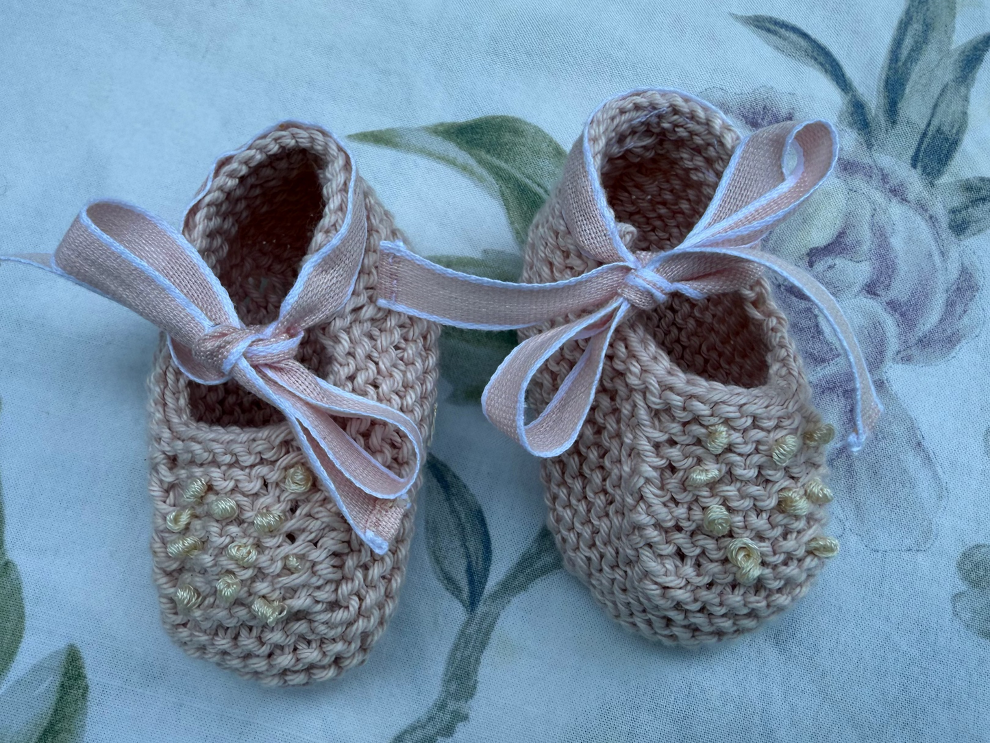 Patuco rosa cinta tobillo bordado