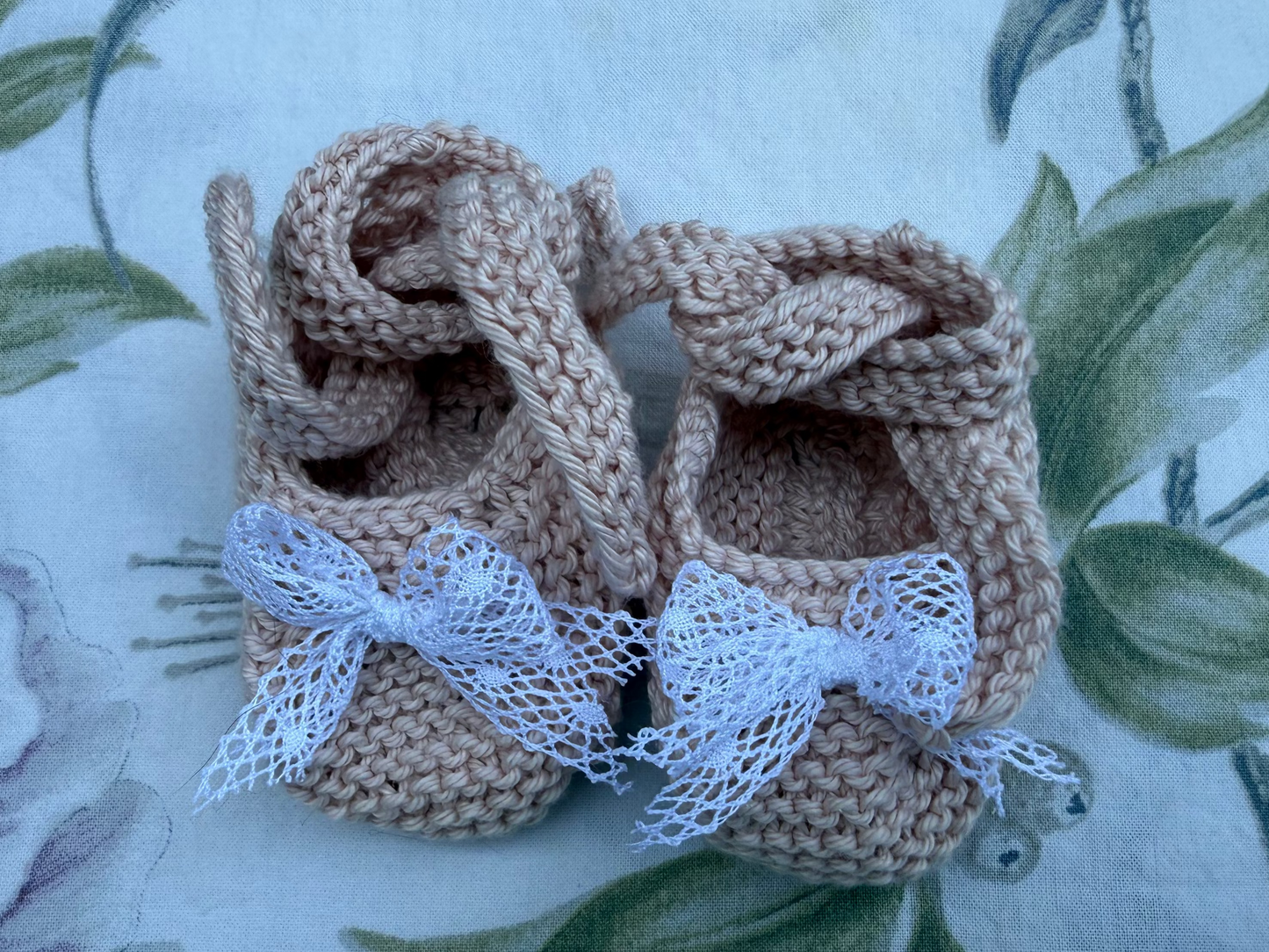 Patuco rosa cinta bolillo