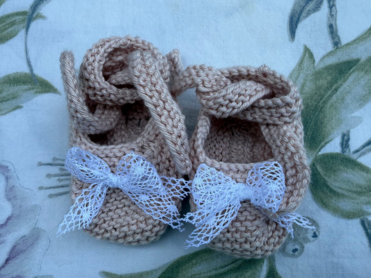 Patuco rosa cinta bolillo