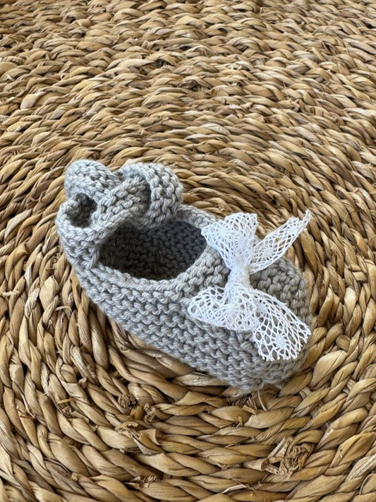 Patuco gris cinta bolillo