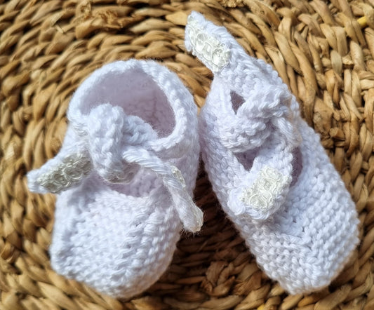 Patuco blanco cinta satín