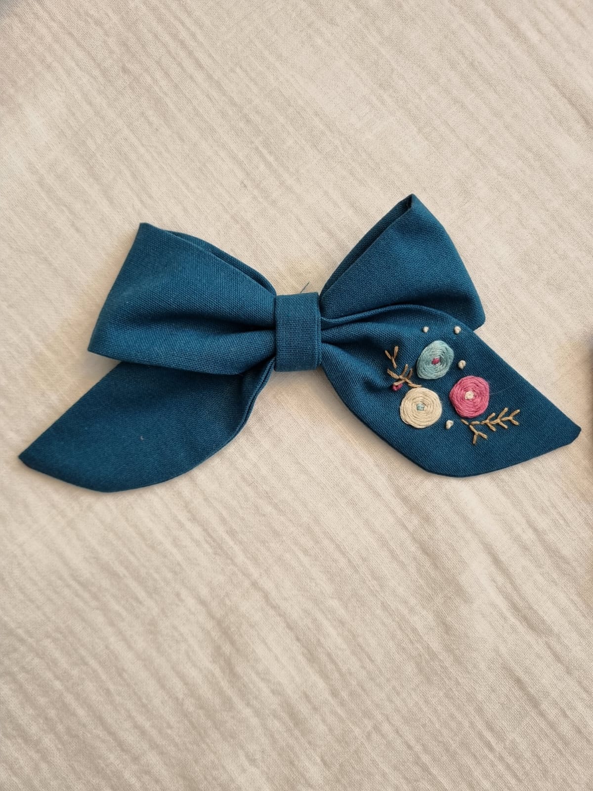 Cinta bordada azulina