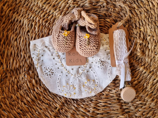Conjunto Patuco/ Babero/ Porta chupetes