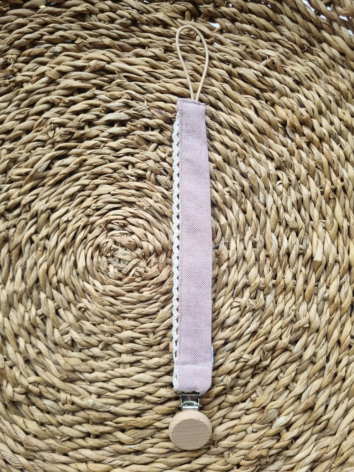Porta Chupetes Lino Bolillo Rosa $7.990