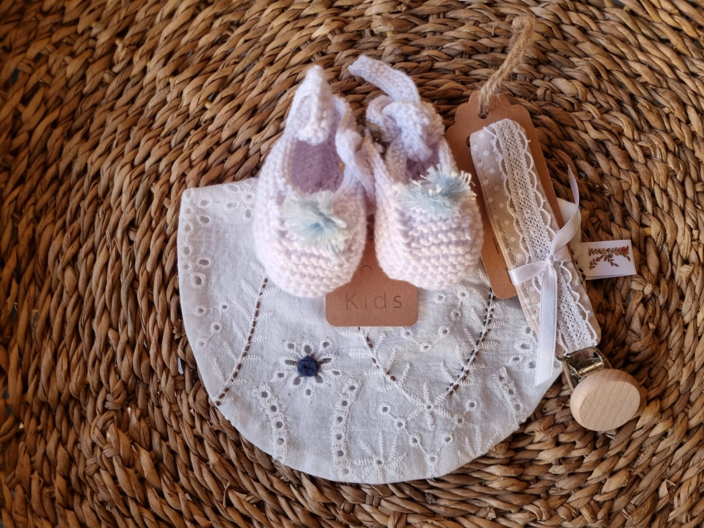 Conjunto Patuco/ Babero/ Porta chupetes