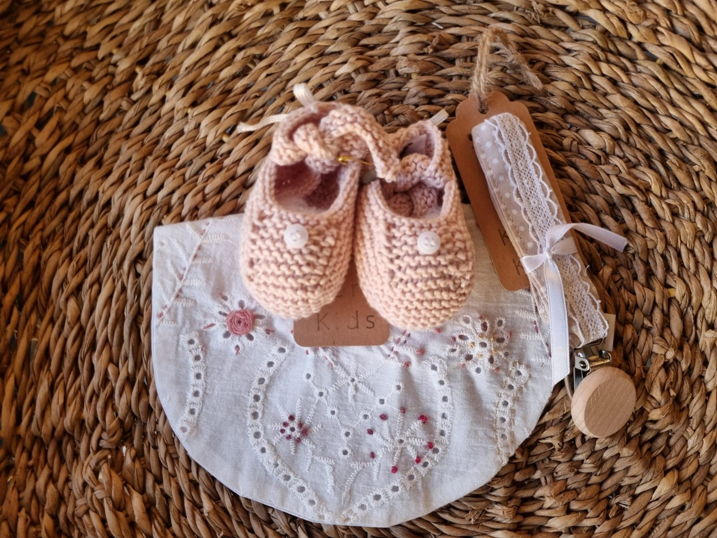 Conjunto Patuco/ Babero/ Porta chupetes