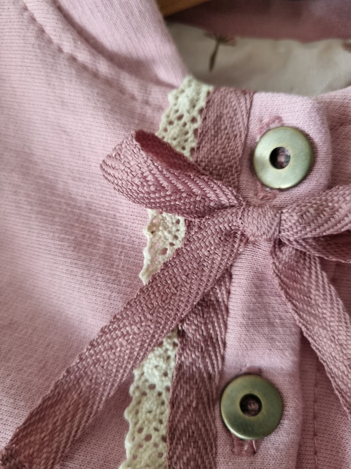 Polerón Niña Botones Malva