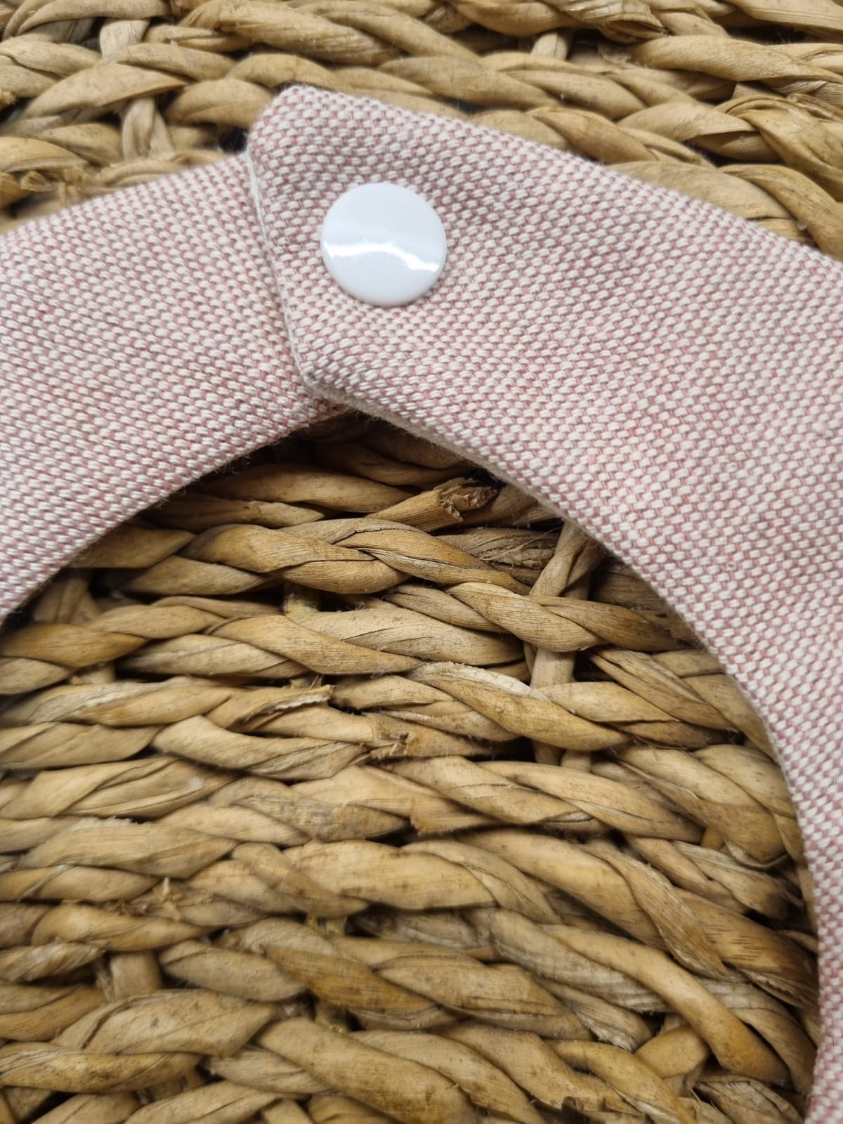 Babero Domingo Lino Beige/Rosa con Bolillo crudo