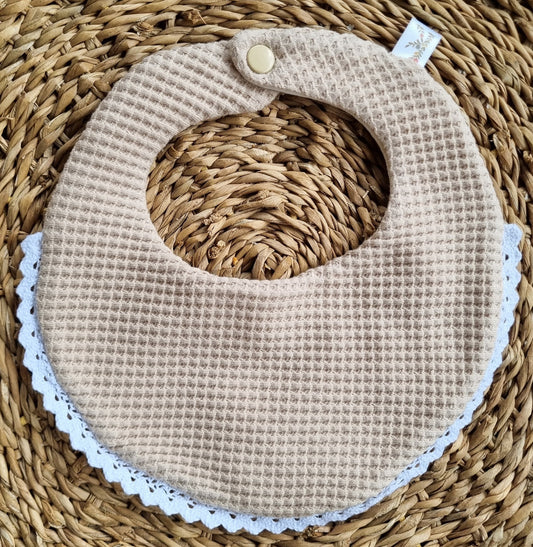 Babero Domingo barquillo bolillo blanco