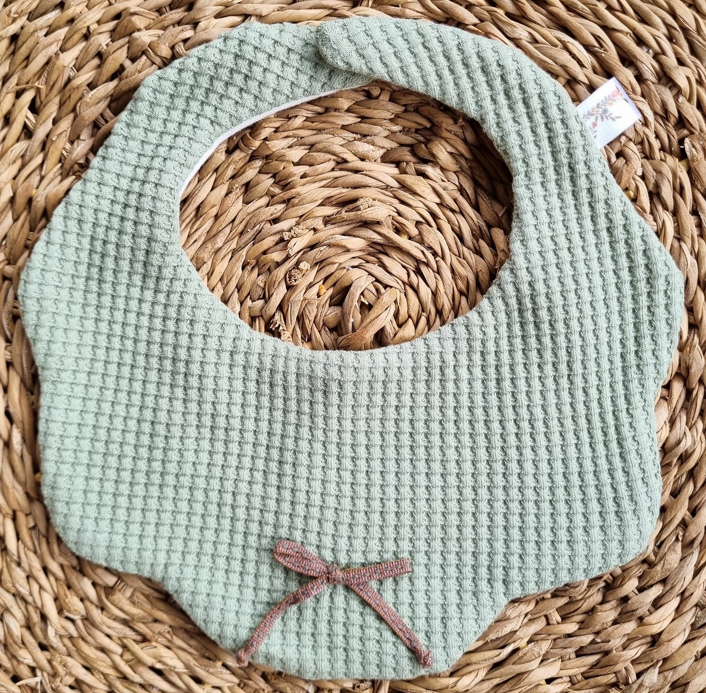 Babero Emilia verde cinta café