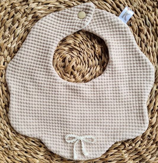 Babero Emilia barquillo cinta hojitas