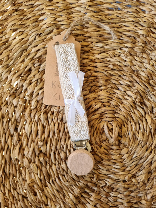 Portachupete muselina beige y bolillo blanco